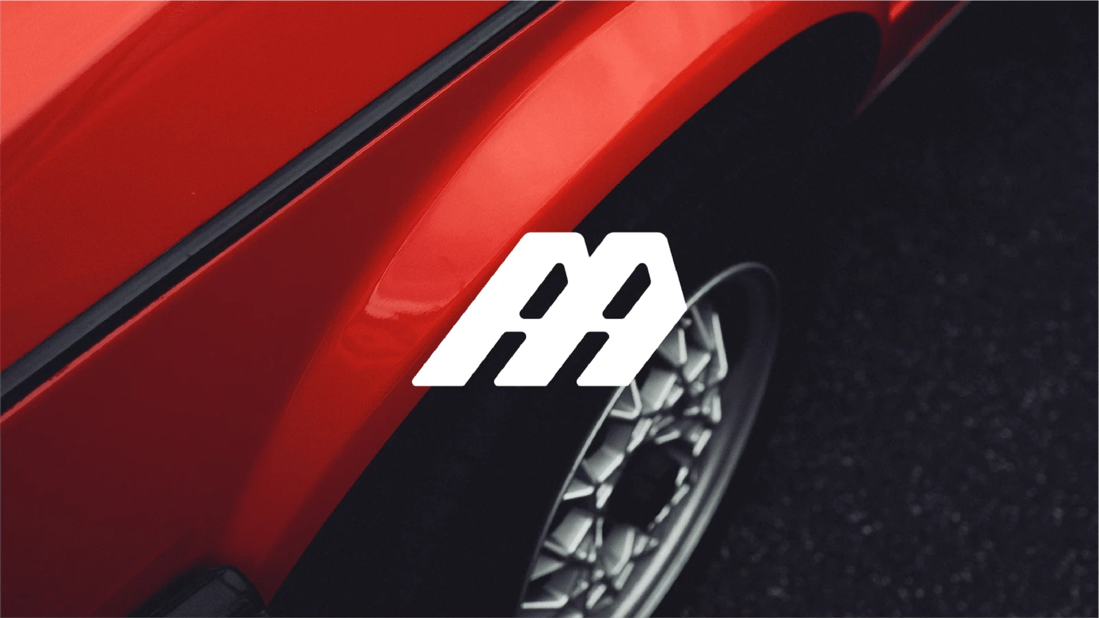 Aile de voiture rouge avec le logo « AA »